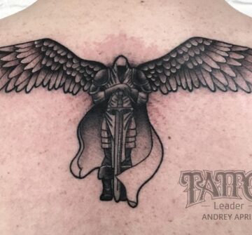 Ангел с мечом, мужская тату на спине