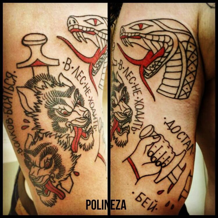 Тату волки, змея, кинжалы, лайнворк, надписи на русском на плече,  на руке у парня