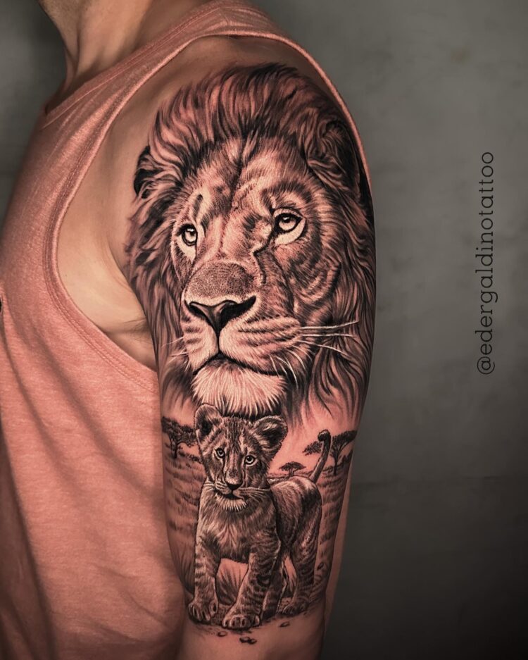 Лев и львенок, мужская тату на плече
